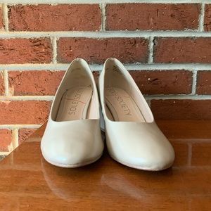 Sole Society womens pump in French ivory like new
